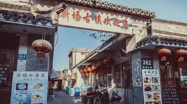 男孩吃鸡腿